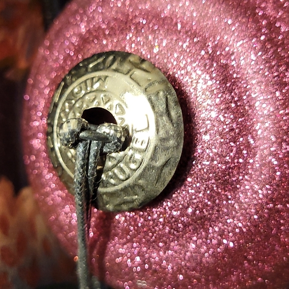 Pink glitter ornament - Picture 3 of 3
